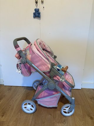 Cochecito de muñecas rosa con bebé