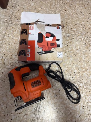 Sierra de calar Black+Decker 400W