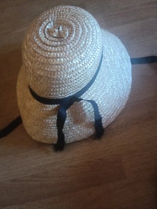 Sombrero de paja con cinta negra