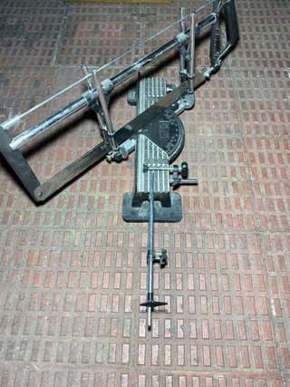 Sierra ingletadora manual AEG con guía