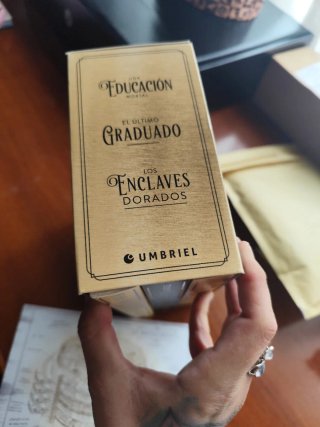 Una Educacion Mortal estuche con la trilogía