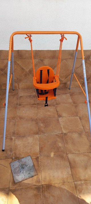 Columpio de patio naranja