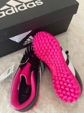 Botas fútbol Adidas Predator multitaco 33. Nuevas