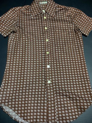 Camisa manga corta retro marrón