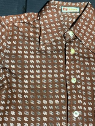 Camisa manga corta retro marrón