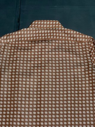 Camisa manga corta retro marrón