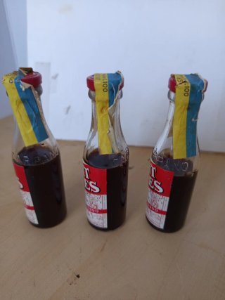 Bottiglie Carpano e bicchieri vermouth anni '60