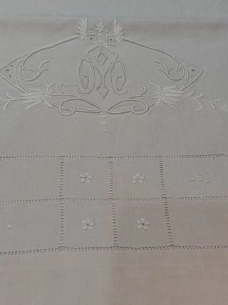 Sabanas antiguas de lino bordadas