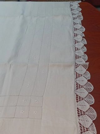 Sabanas antiguas de lino bordadas