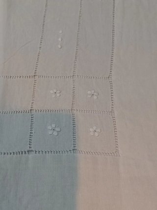 Sabanas antiguas de lino bordadas