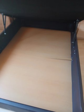 Canapé, cabecero y mesillas de madera