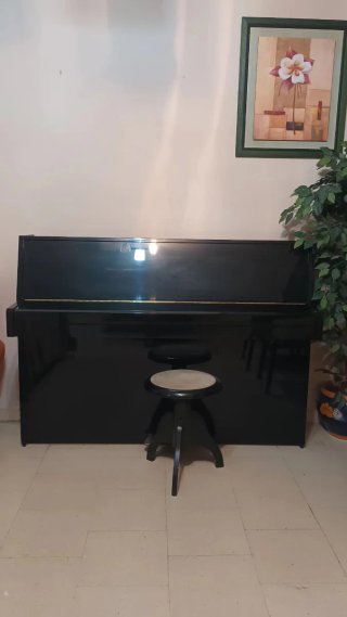 Piano vertical yamaha