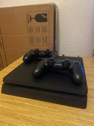 Console PS4 1TB + 2 Controller