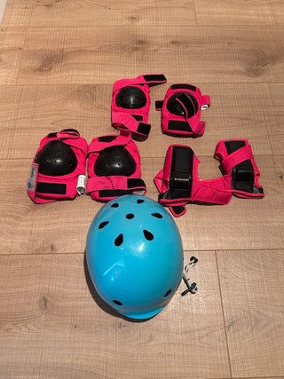 Casco y protecciones patinaje infantil rosa