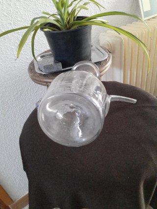 Porrón de cristal pequeño antiguo.