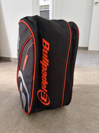 Paletero Bullpadel Negro y Naranja