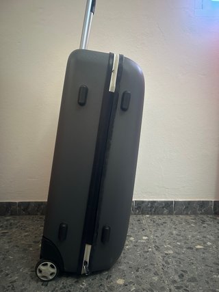 Maleta de viaje negra