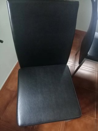 Tavolo da pranzo e 4 sedie in cristallo nero