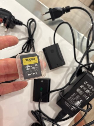 Pack SonyA7C + FE 28-60y50mm + SD 256GB + Trípode