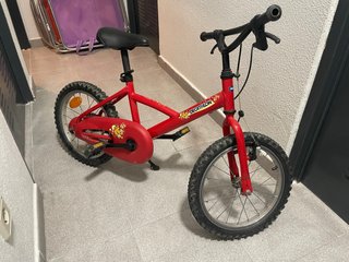 Bicicleta infantil Decathlon roja