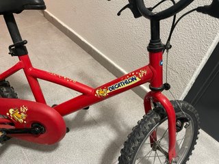 Bicicleta infantil Decathlon roja