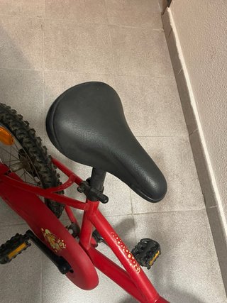 Bicicleta infantil Decathlon roja