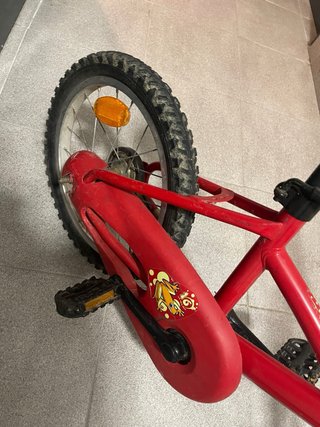 Bicicleta infantil Decathlon roja