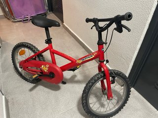 Bicicleta infantil Decathlon roja