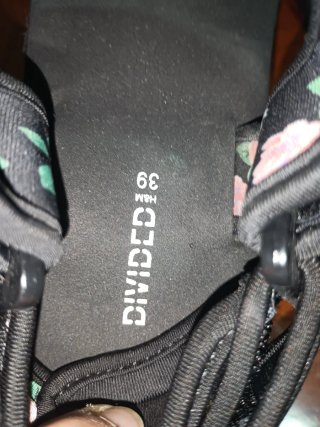 Sandalias plataforma flores negras dividcd