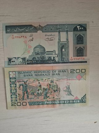 2 Billetes 200s Irán