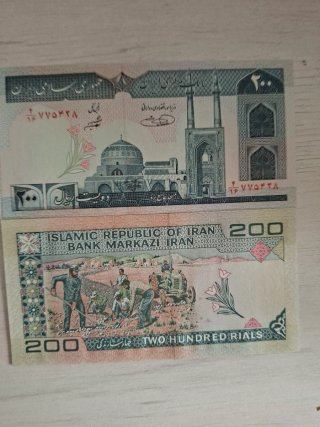 2 Billetes 200s Irán