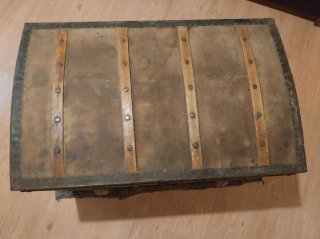 Baúl antiguo madera y metal 80x50x59.5cm