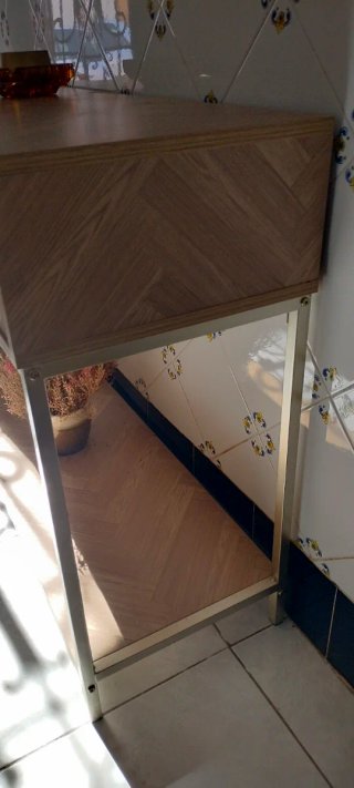 Mueble recibidor madera y metal dorado