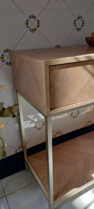 Mueble recibidor madera y metal dorado