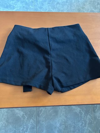 Pantalones cortos negros con cinturón