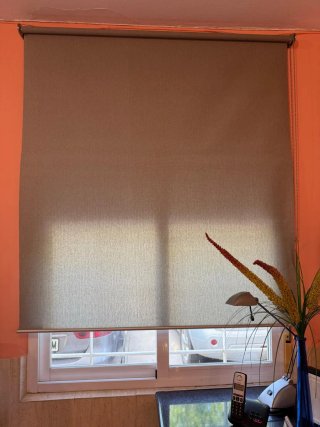 3 Ventanas correderas con rejas y persianas