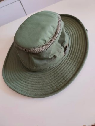 Sombrero de treking verde