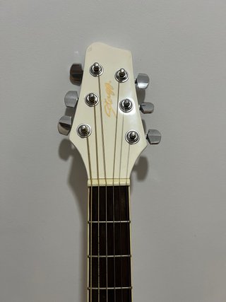 Guitarra blanca electroacústica