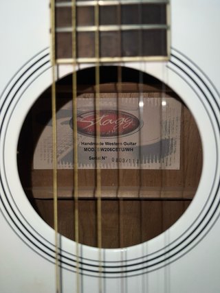 Guitarra blanca electroacústica