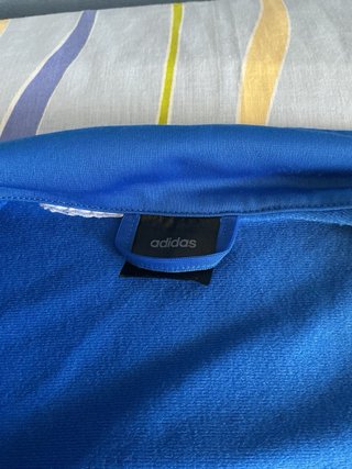 Chaqueta Adidas azul y negra