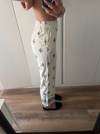Pantalón estampado blanco y negro