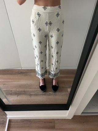 Pantalón estampado blanco y negro
