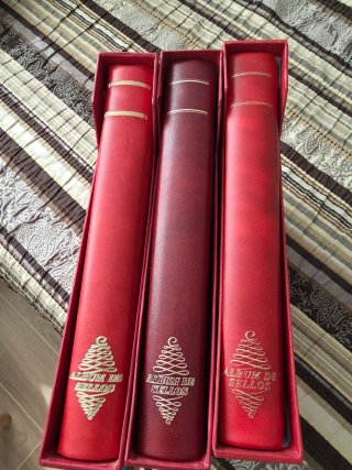3 Álbumes de Sellos Rojos y Burdeos