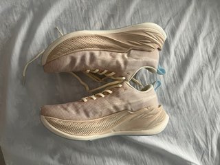 Zapatillas Asics Running Beige y Rosa
