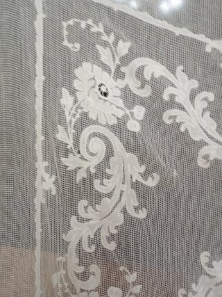Tul antiguo bordado a mano más de 100años tiene