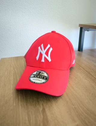 Gorra NY Yankees 9FORTY Roja New Era