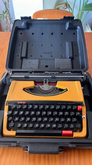 Máquina de escribir Brother DELUXE 262 TR
