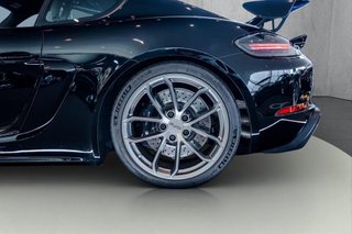 Porsche 718 Cayman GT4 2021