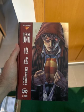 Superman: Tierra uno