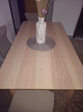 Mesa de comedor de madera